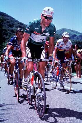Erik Zabel (Deutschland) vom Team Deutsche Telekom im grünen Trikot, hat es schwer an einem Anstieg Radsport Herren Rad, Radrennen, Radrennsport, Straße, Straßenrennen, Straßenradsport, Profi, Profis, Profirennen Einzelbild Anstrengung, Dynamik,