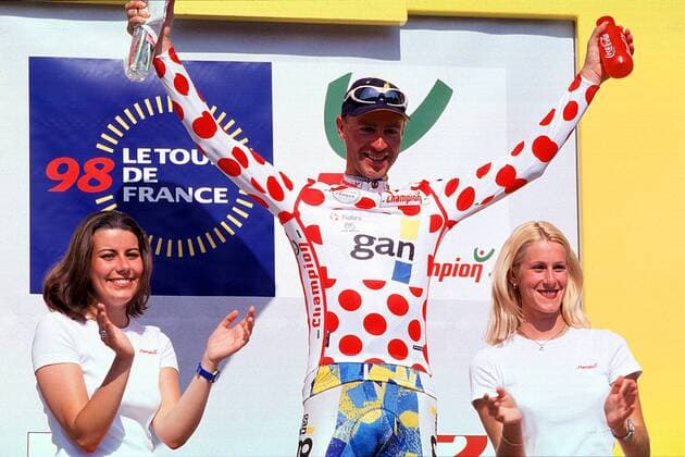Jens Voigt (Deutschland) vom Team Gan jubelnd bei der Siegerehrung im gepunkteten Trikot Radsport Herren Rad, Radrennen, Radrennsport, Straße, Straßenrennen, Straßenradsport, Profi, Profis, Profirennen Gruppe Freude,