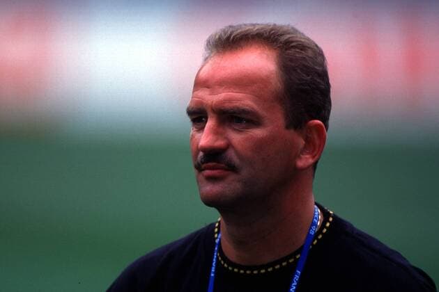 Nationaltrainer Herbert Prohaska im Porträt Fußball WM Herren Weltmeisterschaft 1998, Länderspiel, Nationalmannschaft, Nationalteam, Nationaltrikot Porträt Stade de France Paris, St. Denis Nachdenklichkeit,