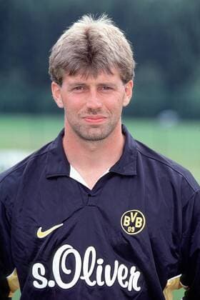 Trainer Michael Skibbe (Dortmund) im Porträt Fußball 1. BL Herren Saison 1998 1999: Porträttermin, Vorstellung, Präsentation, Kader BVB Borussia Dortmund Porträt Dortmund