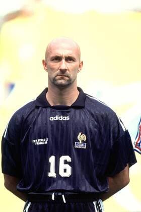 Frankreichs Torhüter Fabien Barthez bei der Nationalhymne Fußball WM Herren Weltmeisterschaft 1998, Länderspiel, Nationalmannschaft, Nationalteam, Nationaltrikot Porträt Stade de France Paris, St. Denis