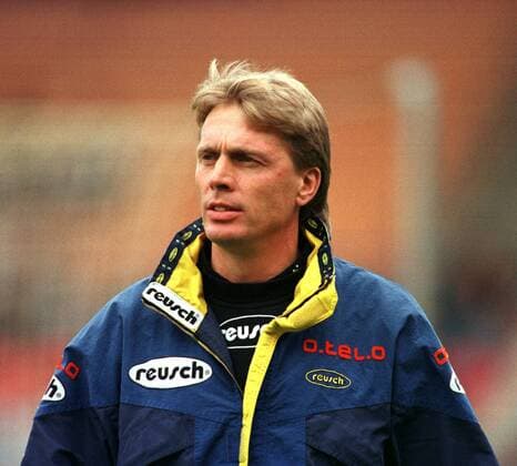 Trainer Wolfgang Sidka (Werder) nachdenklich Fußball 1. BL Herren Saison 1998 1999: SV Werder Bremen Porträt Weserstadion Bremen Nachdenklichkeit,