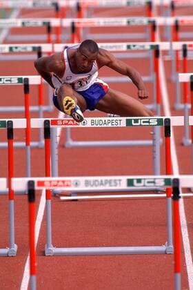 Colin Jackson (Großbritannien) Leichtathletik EM Herren Europameisterschaft 1998, Nép, Nep-Stadion, Nationalmannschaft, Halbfinale, Semifinale Einzelbild Nepstadion Budapest Dynamik, Kraft,