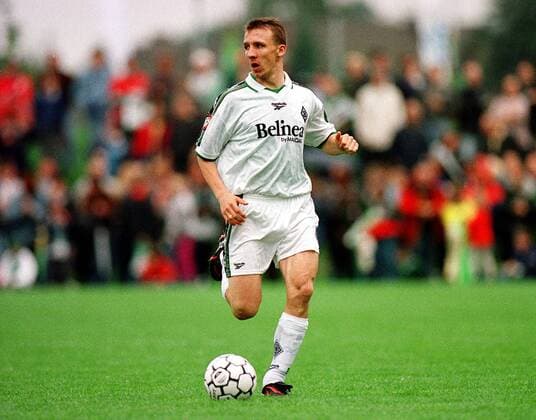 Markus Hausweiler (M gladbach) mit Ball Fußball 1. BL Herren Saison 1998 1999: Borussia Mönchengladbach, Testspiel, Saisonvorbereitung Einzelbild Dynamik,