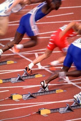 Sprinter beim Start Leichtathletik EM Herren Europameisterschaft, EM 1998, 100m-Lauf, 110m Hürden, Hürdensprint, Sprintlauf Gruppe Nep-Stadion Budapest Dynamik, Spannung,