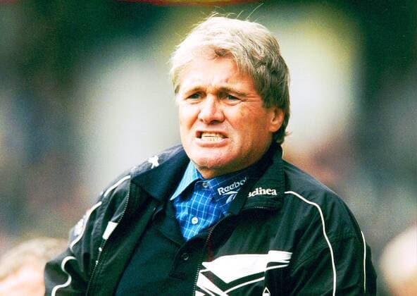 Gladbachs Trainer Friedel Rausch ist der Verzweiflung nahe Fußball 1. BL Herren Saison 1998 1999, Borussia Mönchengladbach, Gladbach Porträt Ruhrstadion Bochum Enttäuschung, Verzweiflung, Wut,