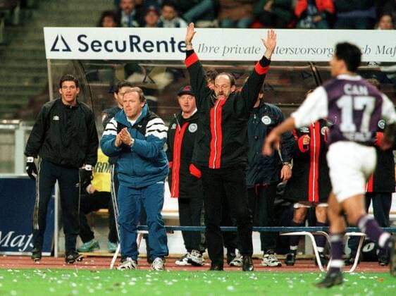 Fußball, Trainerhistorie, TeBe Berlin Trainer Herrmann Gerland und Assistent Stanislav Levy (beide TeBe) jubeln nach dem Schlußpfiff Fußball 2. BL Herren DFB-Pokal 1998, Derby, Tennis Borussia Berlin, TeBe, Te Be, TB Gruppe Olympiastadion Berlin Glück, Begeisterung, Freude,