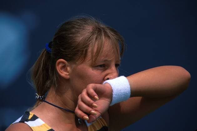 Die Kroatin Mirjana Lucic wischt sich den Schweiß vom Gesicht Tennis Damen US Open 1998, Grand Slam, WTA-Tour, Hartplatz, Hardcourt Einzelbild Flushing Meadow New York Erschöpfung,
