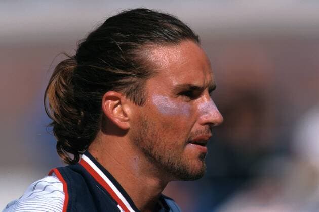 Der Australier Patrick Rafter konzentriert Tennis Herren US Open 1998, Grand Slam, ATP-Tour, Hartplatz, Hardcourt Porträt Flushing Meadow New York Konzentration, Nachdenklichkeit,