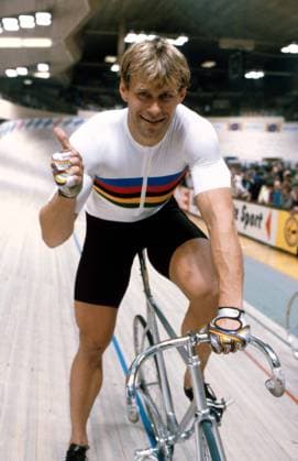 Bahnsprinter Michael Hübner (DDR) zufrieden Radsport WM Herren Weltmeisterschaft 1986, Bahnweltmeisterschaft, Radrennsport, Bahn, Bahnradsport, Bahnradrennsport, Einzelbild Freude,