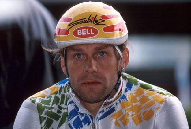 Bahnsprinter Michael Hübner (Deutschland) im Porträt Radsport Herren Saison 1993: Radrennsport, Bahnrad, Halle, Indoor, Rad, Bahnradsport, Bahn, Bahnradrennsport, Sprint Porträt Konzentration, Nachdenklichkeit,