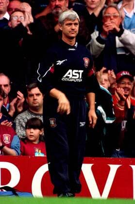 Fußball, Trainerhistorie, Aston Villa Coach Brian Little (Aston Villa) Fußball Herren English Premier League 1997 1998, 1. Englische Division, FC Aston Villa Einzelbild Villa Park Birmingham Skepsis,