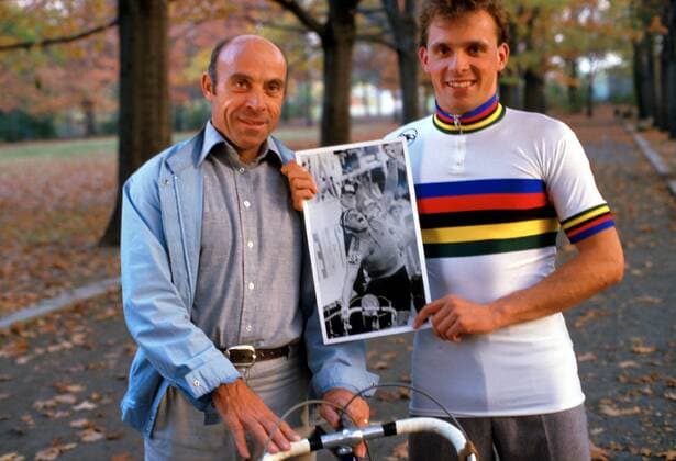 Klaus Ampler (li.) ist stolz auf seinen Sohn und Olympiasieger Uwe (DDR) Radsport Herren Straßenradsport 1988, Straßenradrennsport, Radrennsport, Straße, Rad, Radrennen Gruppe Leipzig Freude,