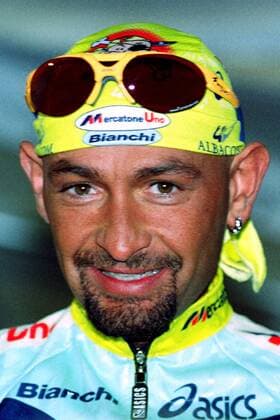 Marco Pantani (Team Mercatone Uno, Italien) vor dem Start Radsport Herren Klassiker Mailand - San Remo 1999, Frühjahrsklassiker, Straßenradsport, Straße, Straßenrennen Porträt Mailand