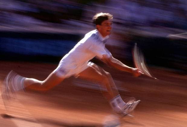 Andrej Tscherkassow (Rußland) erläuft mühsam eine Rückhand Tennis Herren World Team Cup 1994, Daviscup, Davis Cup Team Rußland, Daviscupteam, Einzelbild Frankfurt M. Anstrengung, Dynamik,