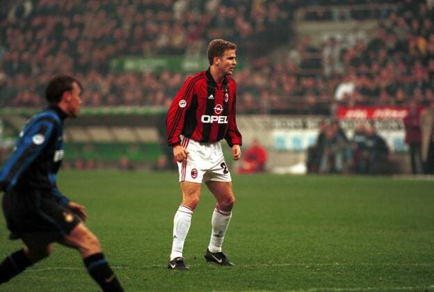 Oliver Bierhoff (Milan) konzentriert Fußball Herren Saison 1998 1999: Seria A, Italienische Liga, Meisterschaft, Inter Mailand - AC Milan Einzelbild Giuseppe Meazza Stadion Mailand Konzentration,