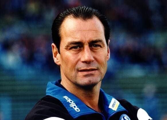 Trainer Huub Stevens (Schalke) nachdenklich Fußball 1. BL Herren Saison 1996 1997: FC Schalke 04 Porträt Parkstadion Gelsenkirchen Nachdenklichkeit,