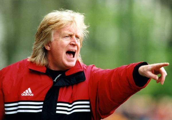 Trainer Winfried Schäfer (TeBe) schreit Anweisungen Fußball 2. BL Herren Saison 1998 1999, Tennis Borussia Berlin, Te Be, TB Einzelbild Heidewaldstadion Gütersloh Ungeduld,