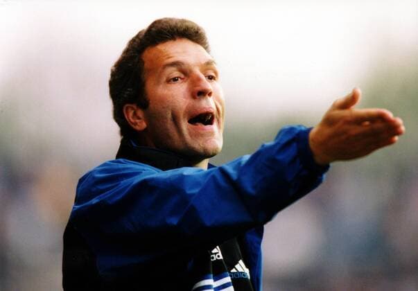 Trainer Ernst Middendorp (Uerdingen) gibt Anweisungen Fußball 2. BL Herren Saison 1998 1999, KFC Uerdingen 05 Einzelbild Grotenburg-Stadion Uerdingen Ungeduld, Verzweiflung,