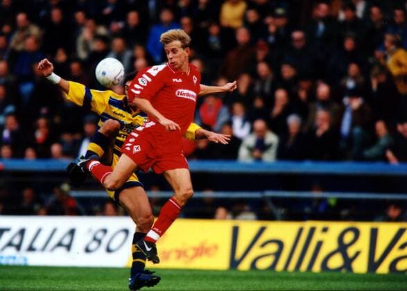 Jörg Heinrich (Florenz, re.) im Kampf um den Ball Fußball 1. BL Herren Saison 1998 1999: Seria A, Italienische Liga, AC Parma - AC Fiorentina, Florenz Gruppe Stadio Ennio Tardini Parma Dynamik, Kampf,  