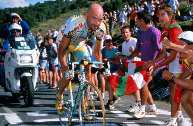 Marco Pantani (Team Mercatone Uno) auf der Strecke Radsport Herren Tour de France 1998, Radrennsport, Straßenradsport, Straßenradrennsport, Straße, Rad, Radrennen Einzelbild Dynamik,