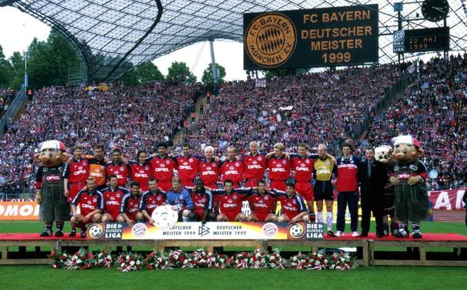 Fußball, FC Bayern München, Deutscher Meister 1999 Das Siegerfoto des Deutschen Meisters 1999, Bayern München Fußball 1. BL Herren Saison 1998 1999: FC Bayern München Totale Olympiastadion München Harmonie, Freude,