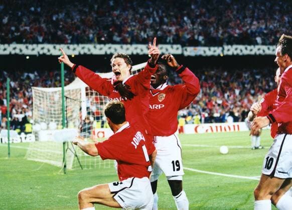 Ole Gunnar Solskjaer freut sich zusammen mit Dwight Yorke und Ronny Johnsen (alle Manchester United) über seinen Siegtreffer Fußball EC 1 Herren Champions League 1998 1999, Endspiel, Finale, Manchester United, ManU Gruppe Stadion Nou Camp Barcelona Glück, Harmonie, Begeisterung, Freude,  