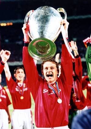 Torschütze Ole Gunnar Solskjaer (Manchester United) mit dem Pokal Fußball EC 1 Herren Champions League 1998 1999, Endspiel, Finale, Manchester United, ManU Gruppe Stadion Nou Camp Barcelona Glück, Begeisterung, Freude,  