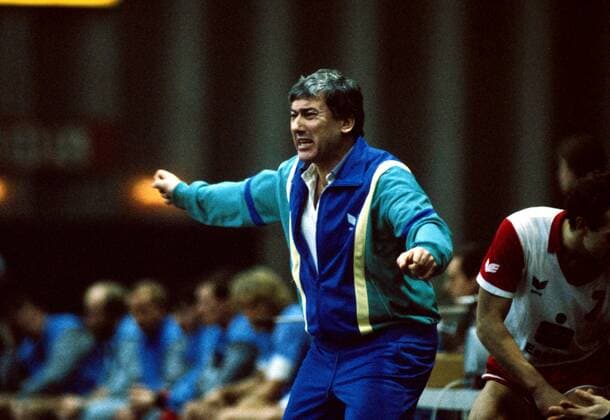 Coach Petre Ivanescu kommen fast die Tränen Handball 1. BL Herren Saison 1986 1987: TUSEM Essen Einzelbild Enttäuschung, Verzweiflung, Wut,