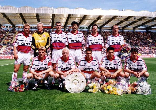 Fußball, FC Bayern München, Deutscher Meister 1999 Der FC Bayern mit der Meisterschale, hi.v.l.: Thorsten Fink, Torwart Sven Scheuer, Markus Babbel, Ali Daei, Thomas Linke, Mario Basler; vorn v.li.: Stefan Effenberg, Thomas Strunz, Mehmet Scholl, Hasan Salihamidzic, Lothar Matthäus Fußball 1. BL Herren Saison 1998 1999, FC Bayern München Totale BayArena Leverkusen Glück, Harmonie, Begeisterung, Freude, Kameradschaft,