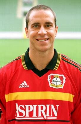 Jubiläumstorschützen der Bundesliga Stefan Beinlich (Leverkusen) Fußball 1. BL Herren Saison 1999 2000, Bayer 04 Leverkusen, Kader, Vorstellung, Präsentation, Porträttermin, Pressetermin Porträt BayArena Leverkusen Freude,