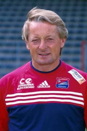 Trainer Lorenz-Günter Köstner (Haching) Fußball 1. BL Herren Saison 1999 2000, Pressetermin, Porträttermin, SpVgg Unterhaching, Spielvereinigung, Vorstellung, Porträt Unterhaching