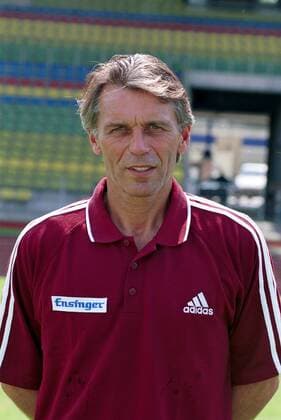 Trainer Rainer Ulrich (KSC) im Porträt Fußball 2. BL Herren Saison 1999 2000, Porträttermin, Präsentation, Vorstellung, Pressetermin, KSC, Karlsruher SC Porträt Karlsruhe
