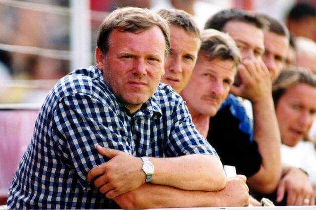 Trainer Hermann Gerland (Bielefeld) Fußball 1. BL Herren Saison 1999 2000, Testspiel, Test, Saisonvorbereitung, Arminia Bielefeld Einzelbild Osnabrück Konzentration,