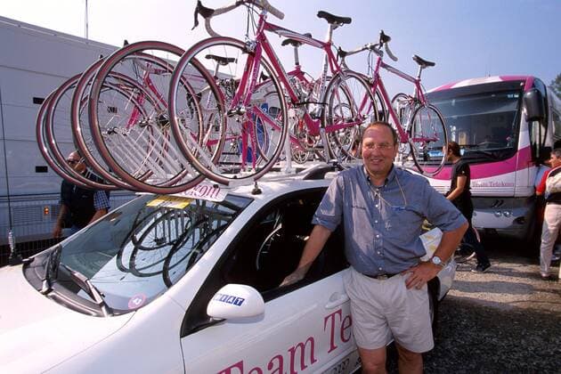 Walter Godefroot (Belgien) vor dem Begleitfahrzeug des Team Deutsche Telekom Radsport Herren Tour de France 1999, Straßenradsport, Straßenrennen, Straße, Radrennsport, Rad, Straßenradrennsport Einzelbild Saint-Flour - Albi