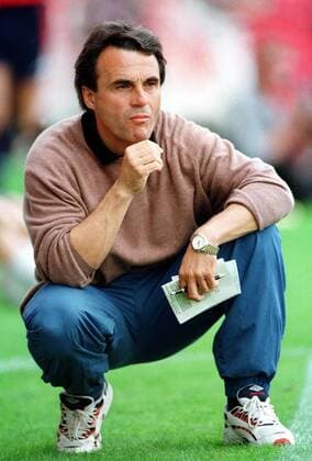 Trainer Wolfgang Frank (Mainz) nachdenklich Fußball 2. BL Herren Saison 1998 1999: FSV Mainz 05 Einzelbild Stadion der Freundschaft Cottbus Nachdenklichkeit,