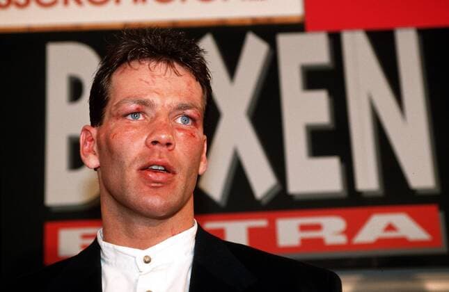 Weltmeister Henry Maske (Deutschland) mit schweren Kampfesspuren im Gesicht Boxen WM Herren IBF Weltmeisterschaft 1994, Halbschwergewicht, Profiboxen, Boxprofi, Box-Profi Porträt Dortmund