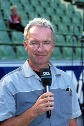 Sportreporter Ulli Köhler (Sat. 1) mit Mikrofon Fußball 1. BL Herren Saison 1999 2000, Fernsehen Einzelbild BayArena Leverkusen