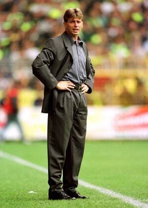Trainer Michael Skibbe (BVB) am Spielfeldrand Fußball 1. BL Herren Saison 1999 2000, Borussia Dortmund Einzelbild Westfalenstadion Dortmund
