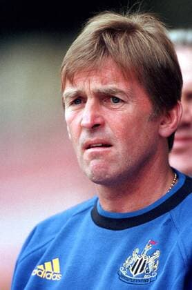 Fußball, Trainerhistorie Newcastle United von 1895 bis heute Manager Kenny Dalglish (Newcastle) mit skeptischem Blick Fußball Herren Premier League 1998 1999, 1 Englische Liga, Meisterschaft, Newcastle United Porträt St. James Park Newcastle Skepsis,