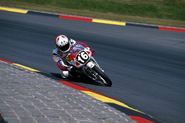 Dirk Raudies auf seiner Maschine Motorsport WM Herren Großer Preis von Deutschland, GP, Motorradsport, Motorradrennen, Weltmeisterschaft 1990, 125er Einzelbild Nürburgring Nürburg
