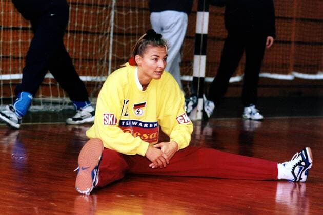 Torwart Christine Lindemann (Deutschland) bei der Gymnastik Handball Länderspiel Damen Saison 1999 2000, Nationalmannschaft, Nationalteam, Nationaltrikot, Deutschland Einzelbild Varazdin Konzentration,