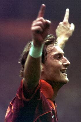 Francesco Totti (Roma) in Jubelpose Fußball Herren Saison 1999 2000, 1. Italienische Liga, Meisterschaft, Serie A, AS Rom Einzelbild Olimpico Rom Glück, Begeisterung, Freude,