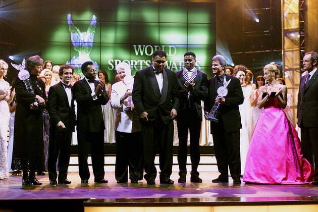 Sportler des Jahrhunderts, v.li.: Annemarie Moser-Pröll (Österreich), Alain Prost (Frankreich), Pele (Brasilien), Dawn Fraser (Australien), Mohammad Ali, Carl Lewis, Mark Spitz (alle USA), Nadia Comaneci (Rumänien) und Jean-Claude Killy (Frankreich) World Sports Award 1999, Sportler des Jahrhunderts, Millennium-Wahl, Gala, Galaveranstaltung, Awards Totale Wiener Staatsoper Wien Freude,