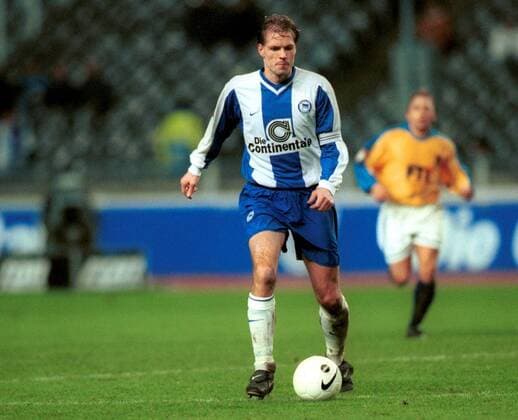 Kjetil Rekdal (Hertha) am Ball Fußball 1. BL Herren Saison 1999 2000, Hertha BSC Berlin Einzelbild Olympiastadion Berlin