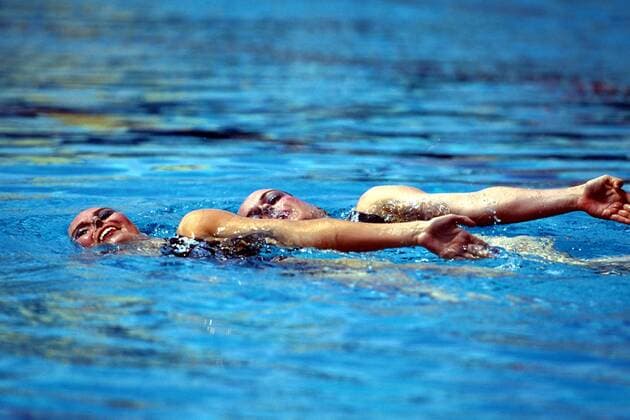 Jana Böschel und Sandra Maier-Godel (beide Deutschland) im Wasser Synchronschwimmen EM Damen Europameisterschaft 1999, Schwimmsport, Synchronschwimmen, Synchronschwimmsport, Synchron, Schwimmen Gruppe Istanbul