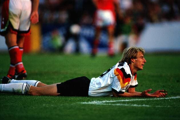 Fußball, EM Finale 1992 in Göteborg, Dänemark - Deutschland 2:0 Jürgen Klinsmann (Deutschland) enttäuscht Fußball EM Herren Europameisterschaft 1992, Länderspiel, DK - Deutschland 2:0, Nationalmannschaft, Finale Einzelbild Endspiel, Stadion Ullevi Göteborg Enttäuschung, Nachdenklichkeit,