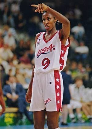 Lisa Leslie (USA) gibt lautstark Anweisungen Basketball WM Damen Frauen-Weltmeisterschaft 1998, Nationalmannschaft, Nationalteam, Nationaltrikot Einzelbild Max-Schmeling-Halle Berlin