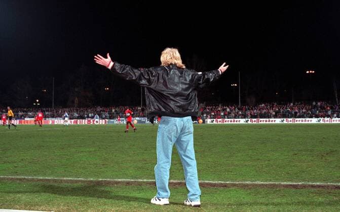 Fußball, Trainerhistorie, TeBe Berlin Trainer Winfried Schäfer (TeBe) aufgeregt am Spielfeldrand Fußball 2. BL Herren Saison 1999 2000, Tennis Borussia Berlin, Te Be, TeBe, TB - 1. FC Köln 2:0 Totale Mommsenstadion Berlin