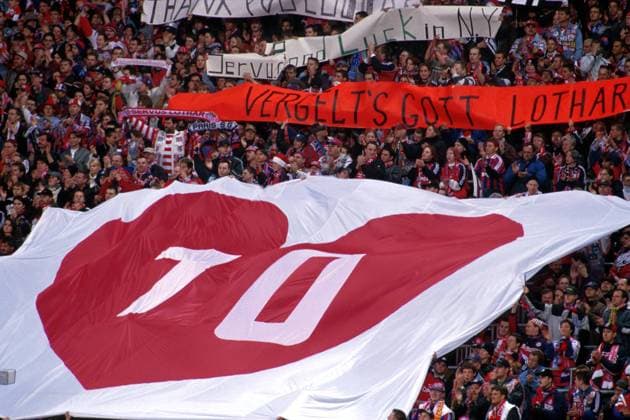 Bayern-Fans verabschieden Matthäus: Vergelt s Gott Lothar Fußball EC 1 Herren Champions League 1999 2000, FC Bayern München Totale Olympiastadion München Masse